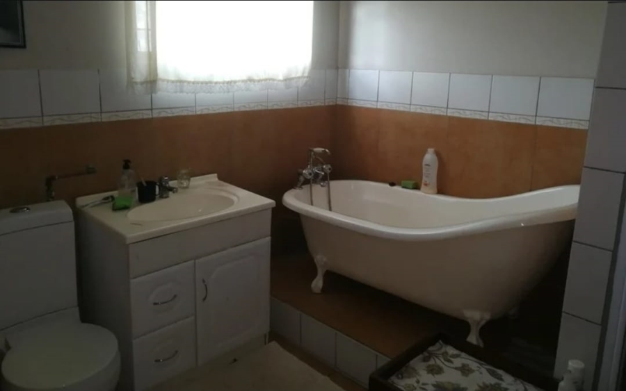 4 Bedroom Property for Sale in Uniondale Western Cape